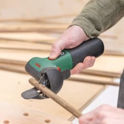 Bosch EasyCut&Grind Akülü Çok Amaçlı Ahşap & Metal Kesici ve Taşlayıcı Çok Amaçlı El Aleti - 06039D2000